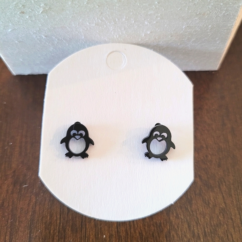 2/20$ 🐧 Black Penguin Stud Earrings ✨️ - Picture 9 of 9